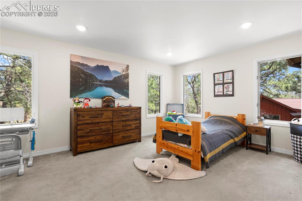 Image 35 of 48: Bedroom