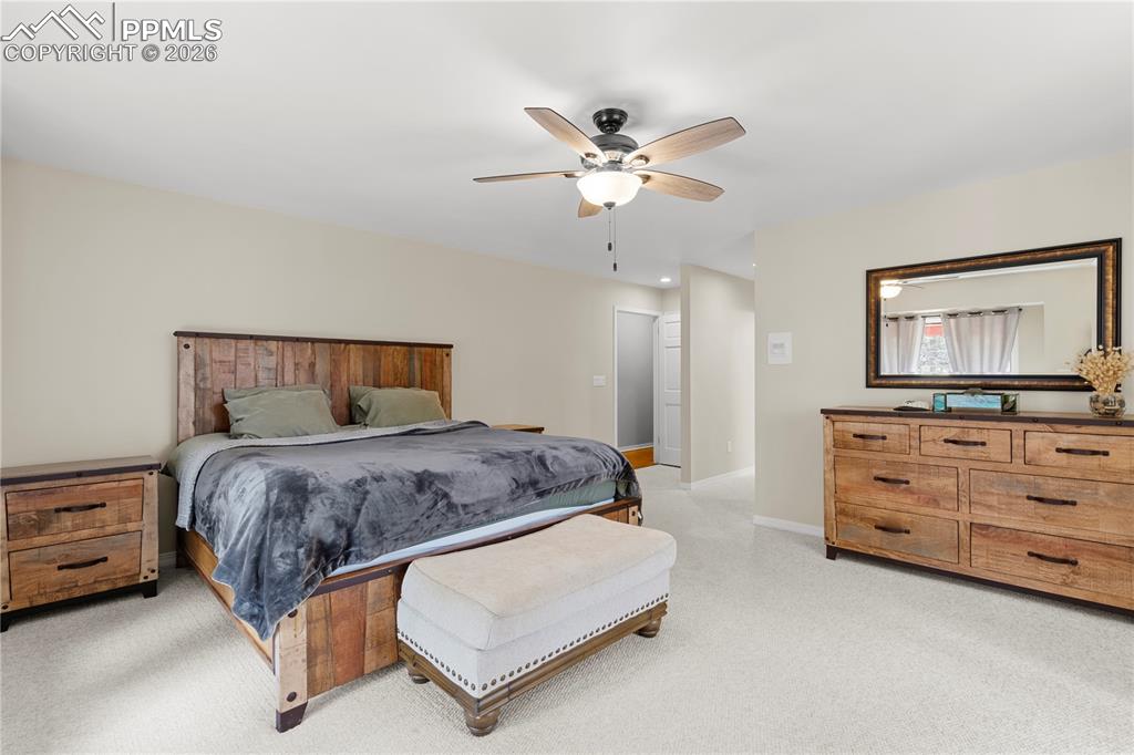 Image 38 of 48: Bedroom