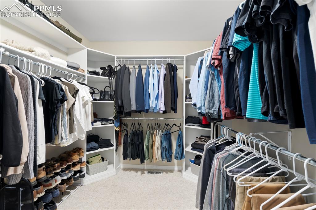 Image 40 of 48: Closet