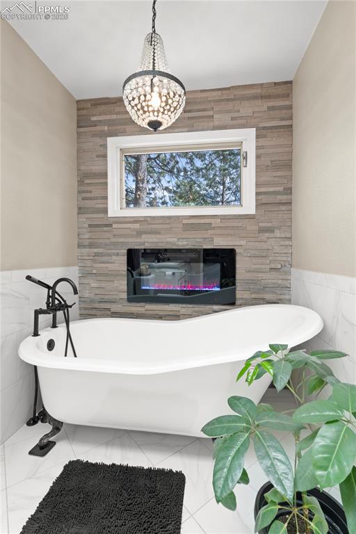 Image 42 of 48: Bathroom