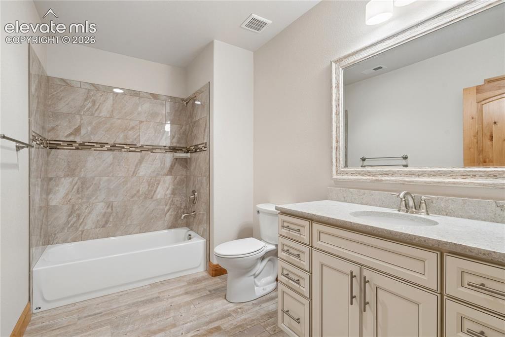 Image 38 of 49: Bathroom