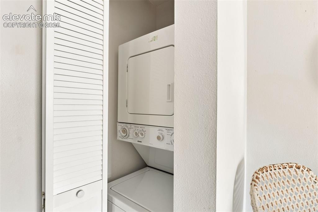 Image 11 of 25: Laundry