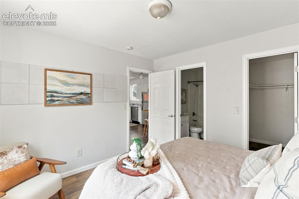 Image 14 of 25: Bedroom