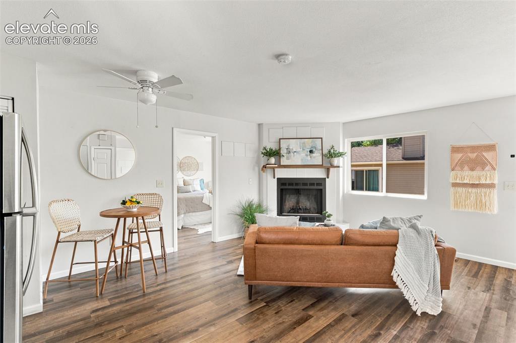 Image 4 of 25: Living Room
