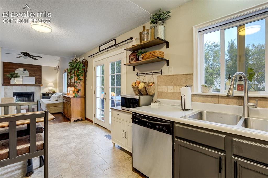 Image 13 of 41: Kitchen