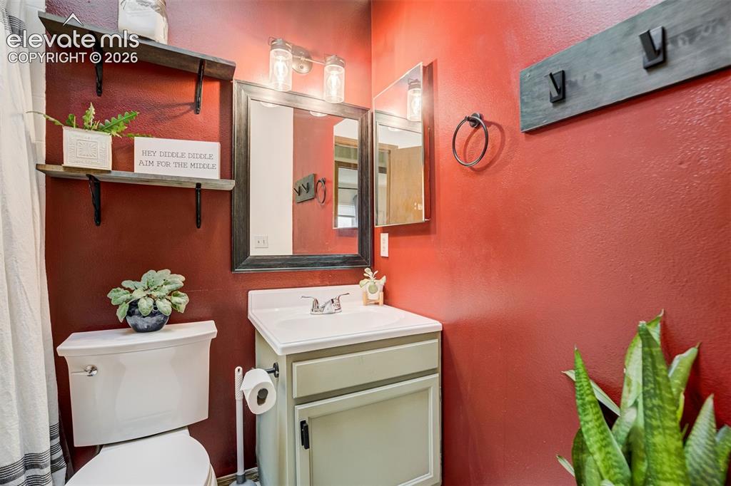Image 26 of 41: Bathroom