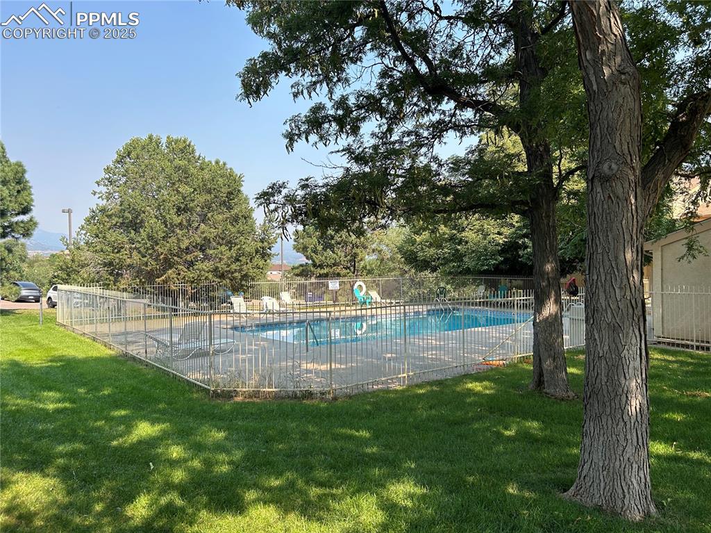 Image 15 of 23: Pool