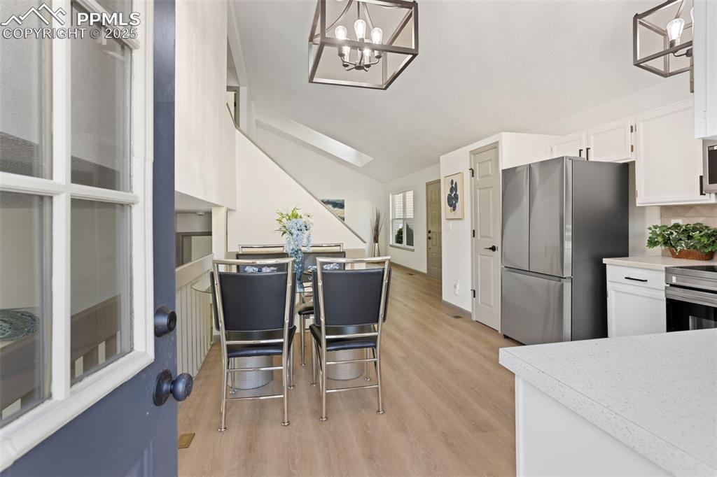 Image 10 of 31: Kitchen