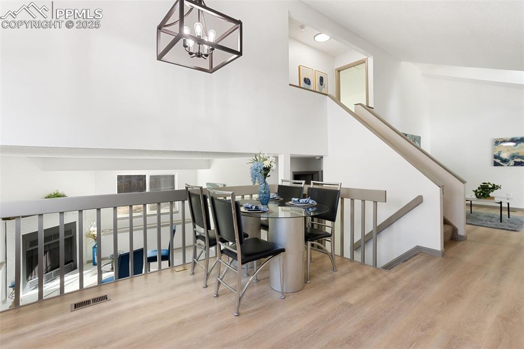 Image 11 of 31: Dining Area
