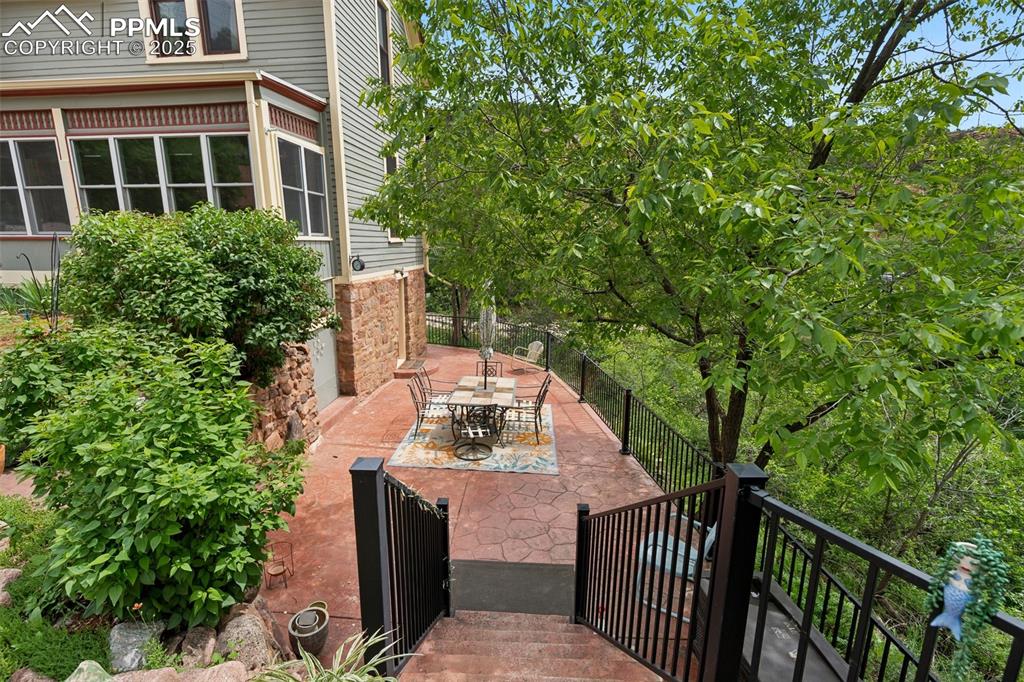 Image 24 of 32: Patio