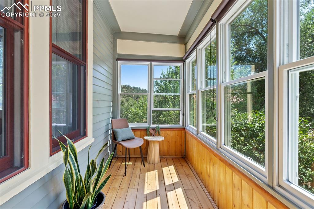 Image 4 of 32: Sun Room