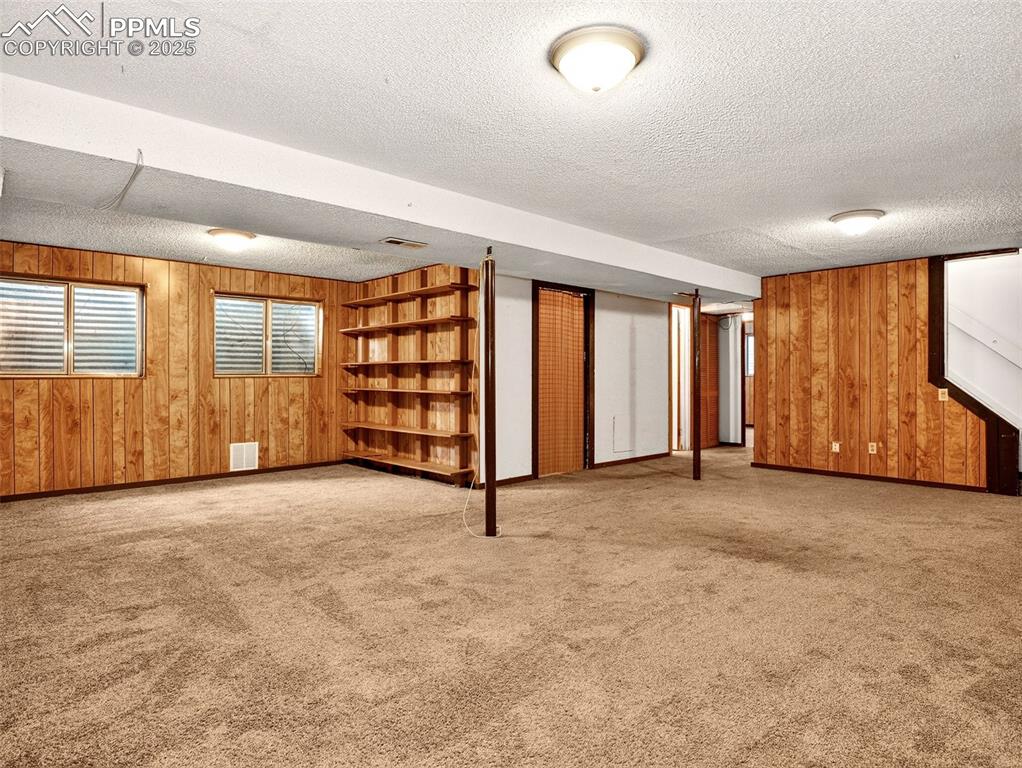 Image 28 of 44: Built-in shelving