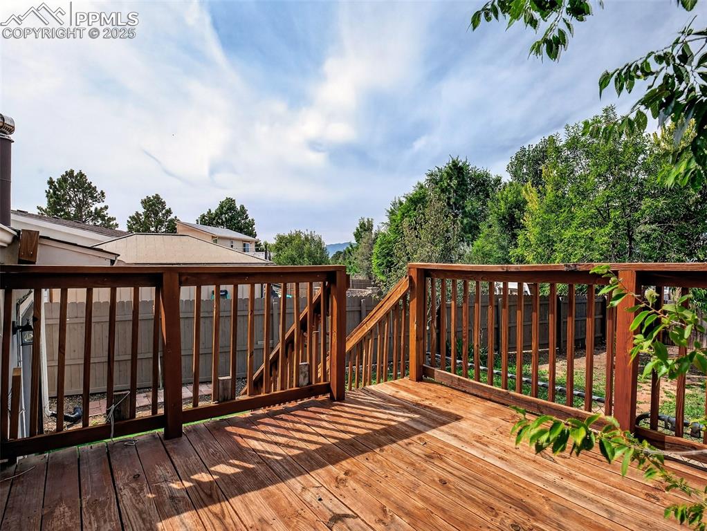 Image 36 of 44: Deck