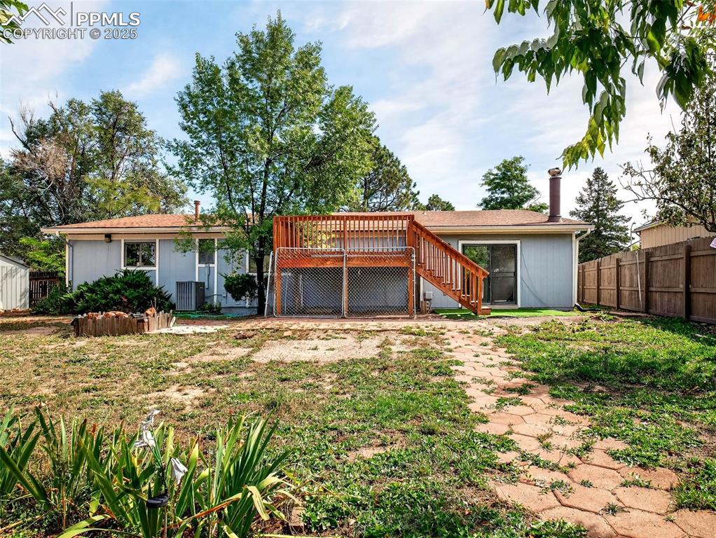 Image 39 of 44: Large fenced back yard