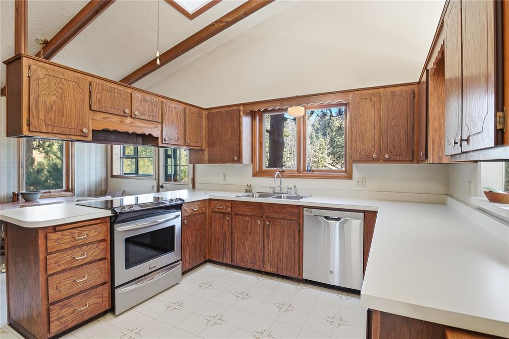 Image 10 of 42: Kitchen