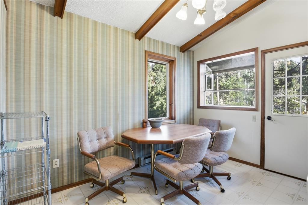 Image 13 of 42: Dining Area