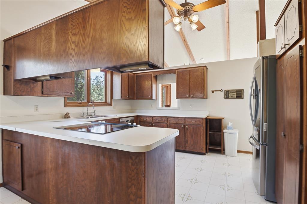 Image 14 of 42: Kitchen