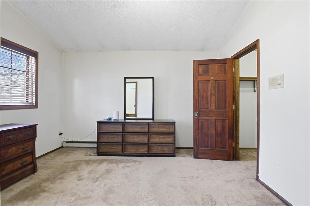 Image 19 of 42: Bedroom