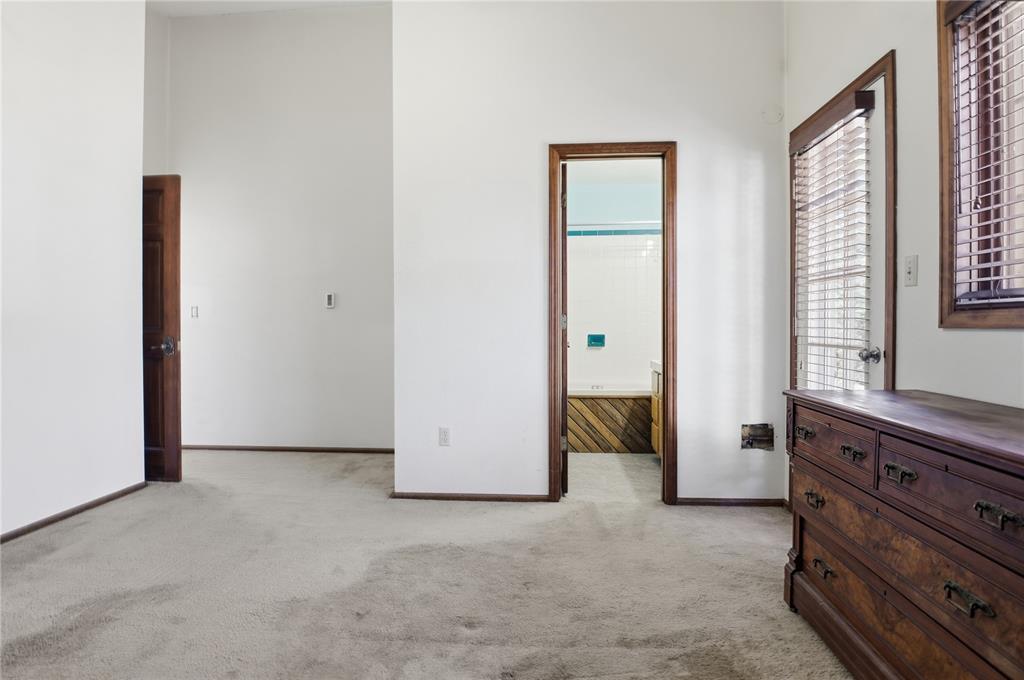 Image 20 of 42: Bedroom