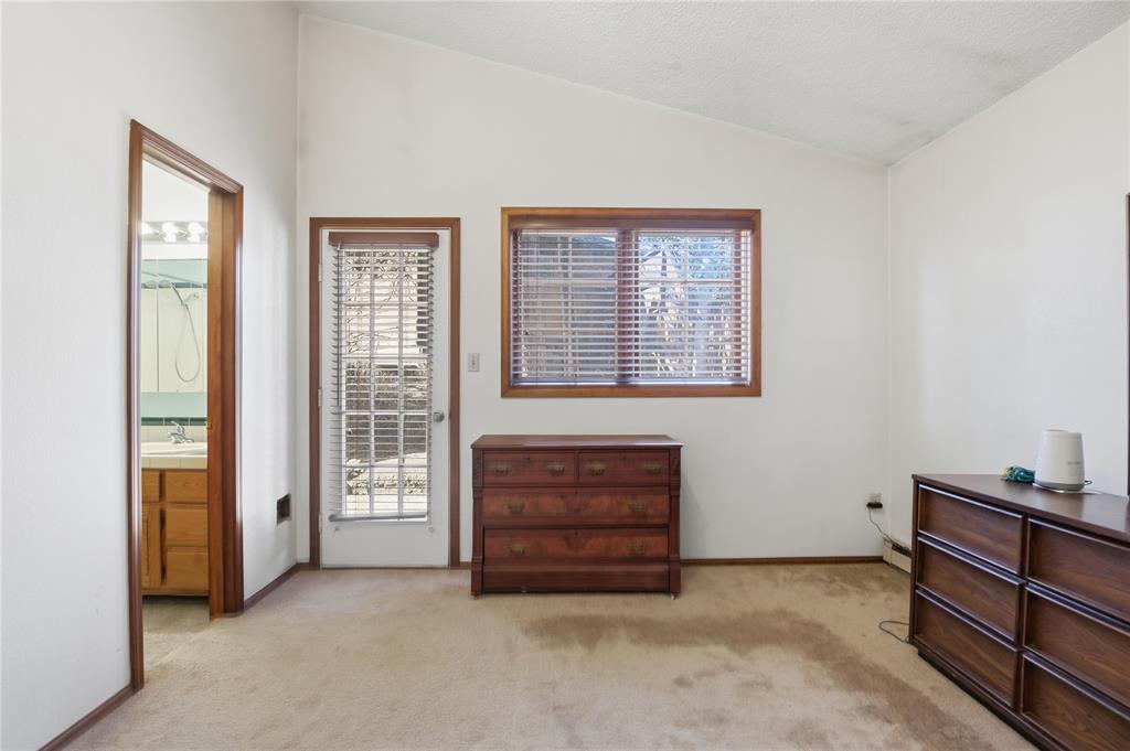 Image 24 of 42: Bedroom