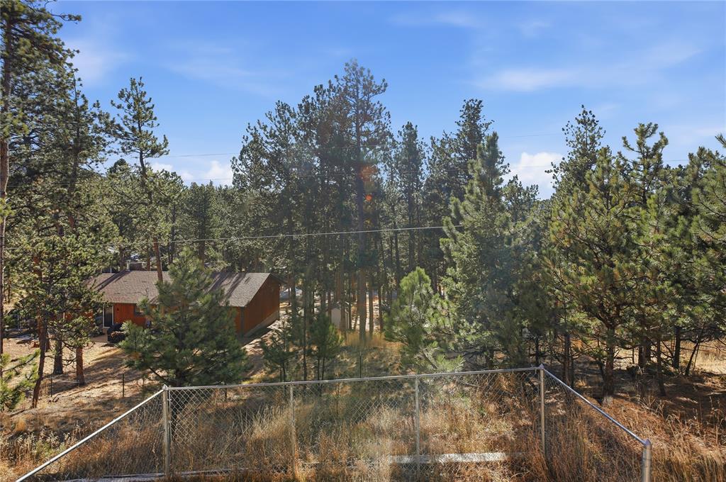 Image 26 of 42: Yard