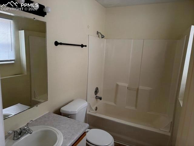 Image 9 of 9: Bedroom