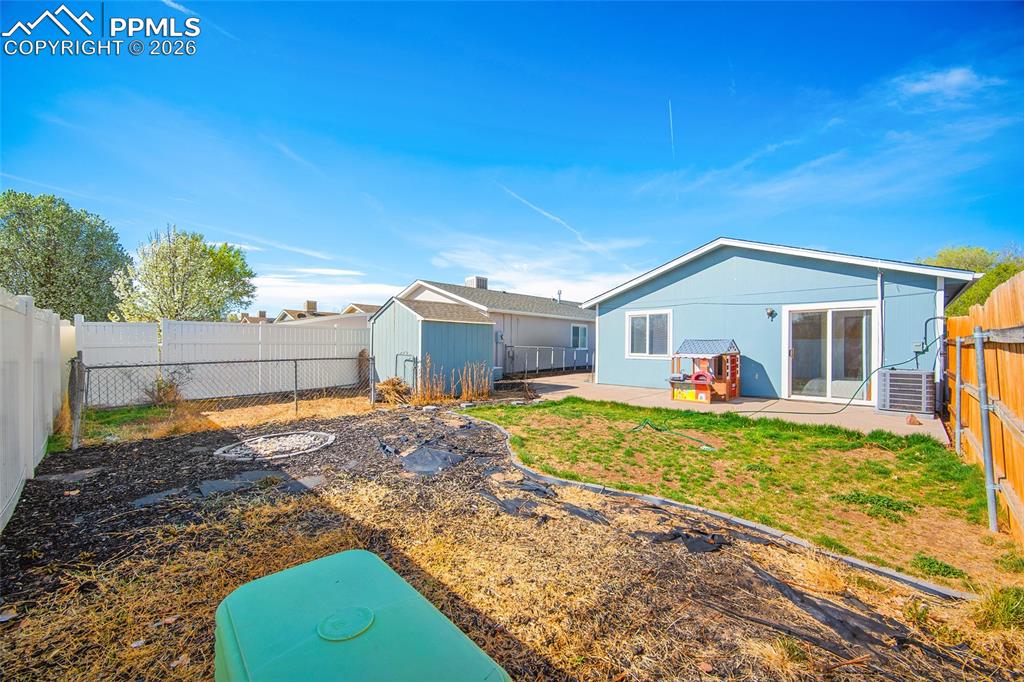 Image 23 of 28: Back of Structure