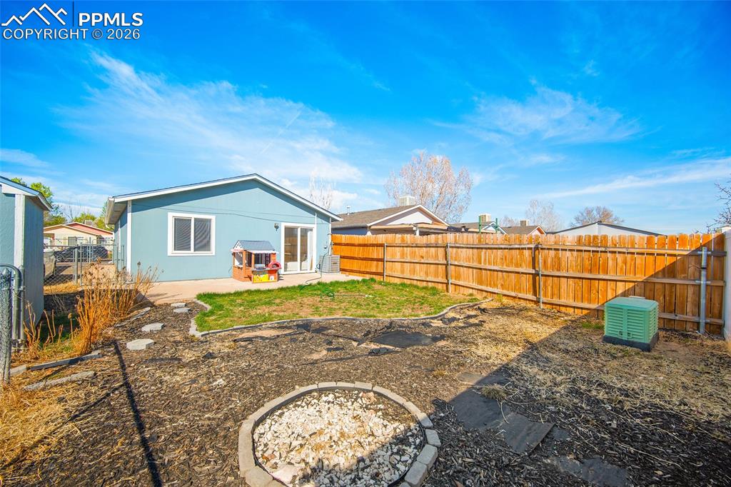 Image 24 of 28: Back of Structure