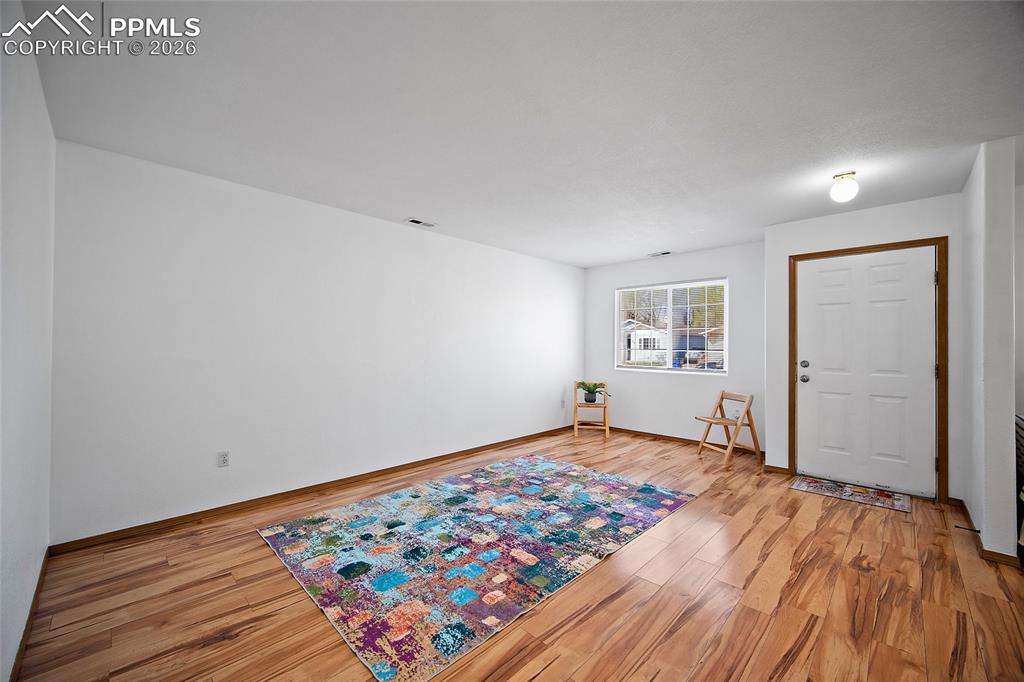 Image 6 of 28: Entry