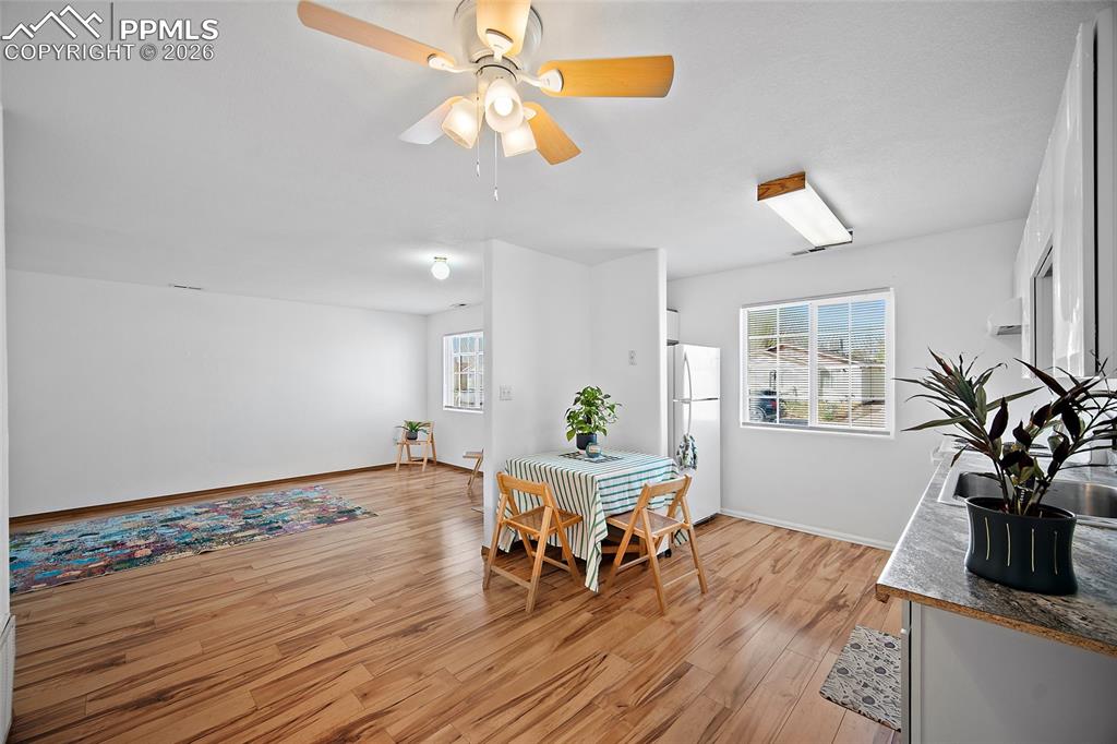 Image 9 of 28: Dining Area