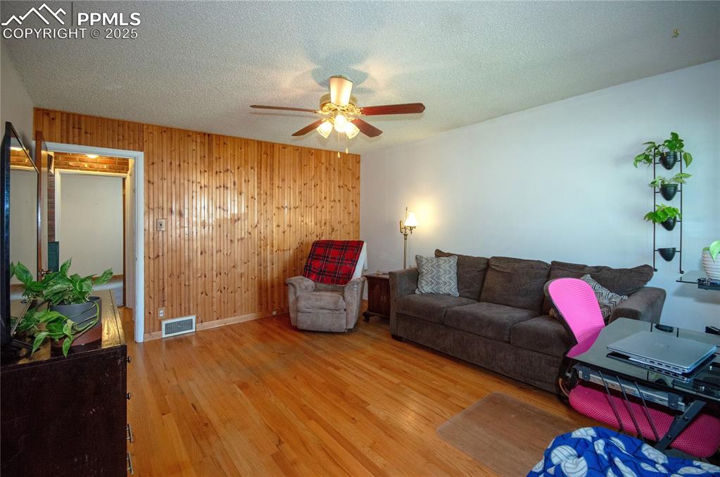 Image 12 of 30: 2nd bedroom currently being used as a study