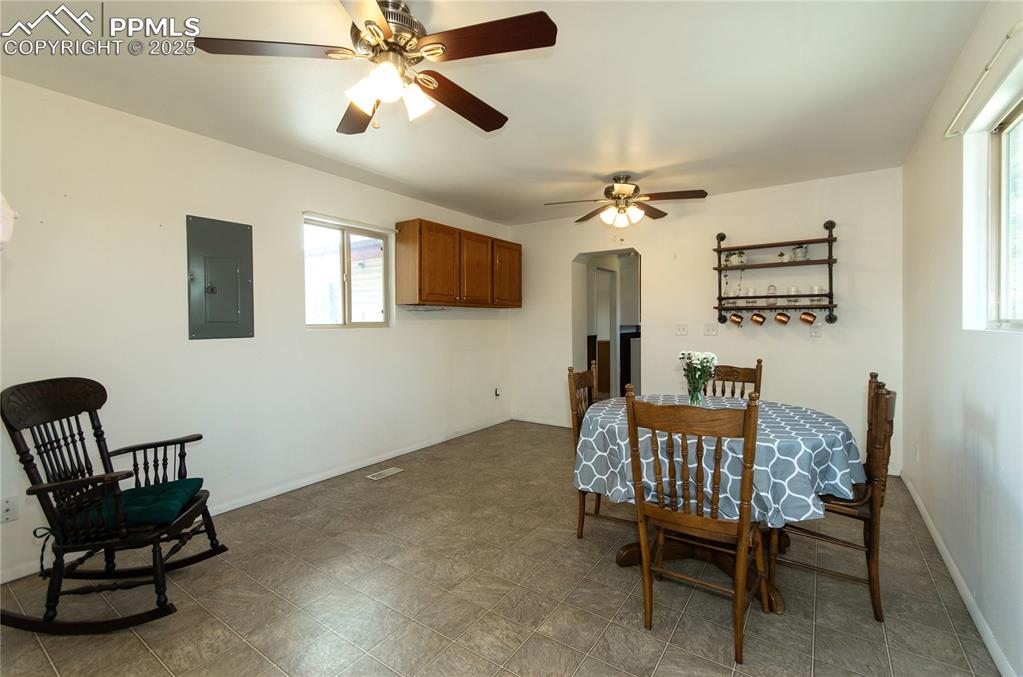 Image 20 of 30: Dining Area