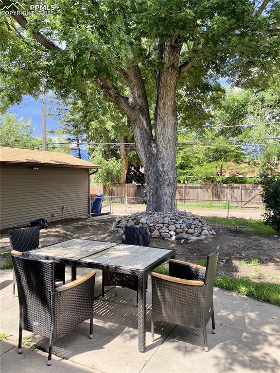 Image 4 of 30: pack patio