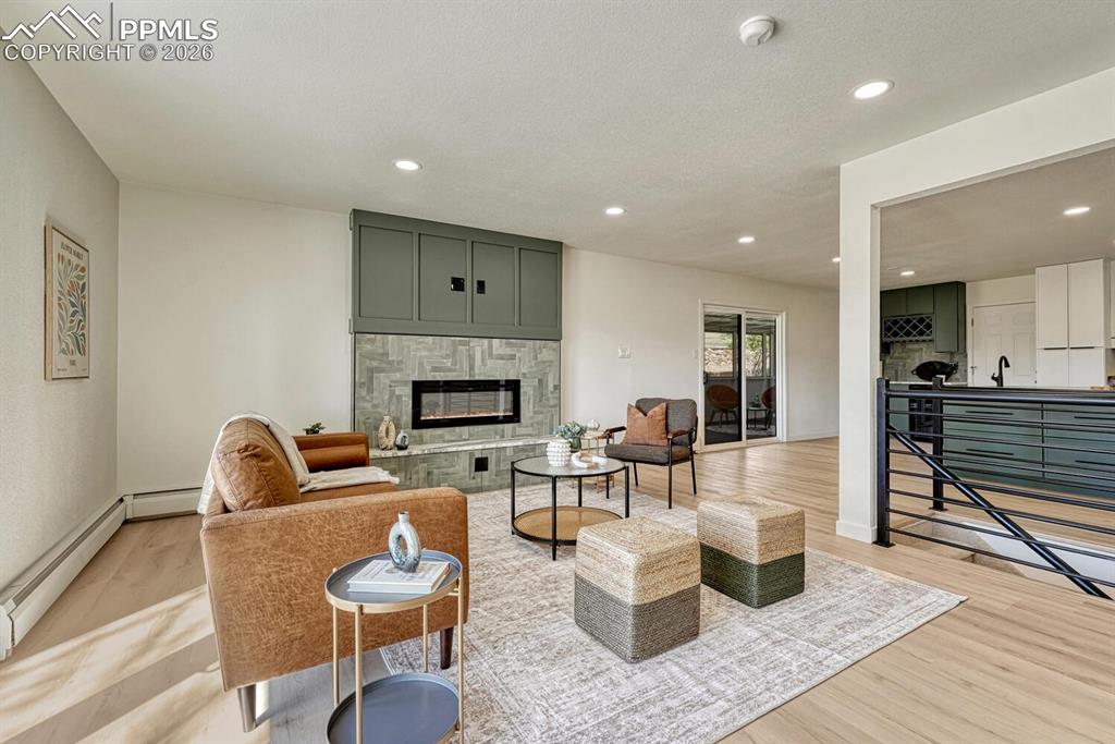 Image 20 of 50: Living Room