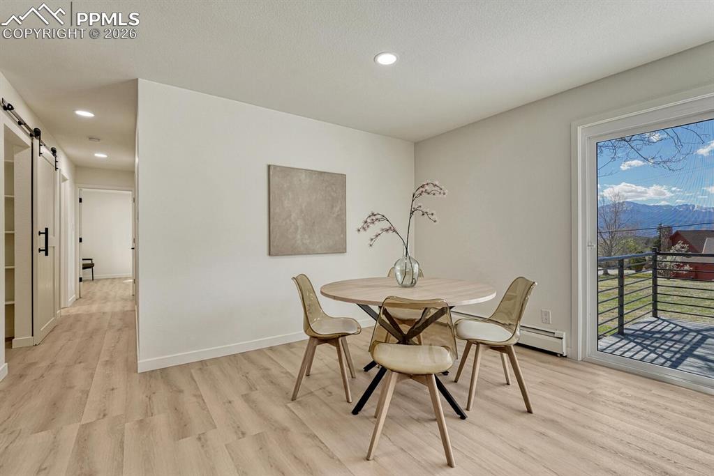 Image 21 of 50: Dining Area