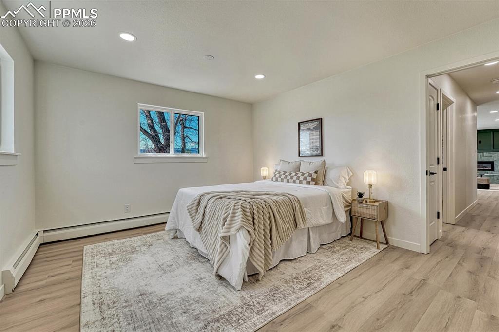 Image 22 of 50: Bedroom