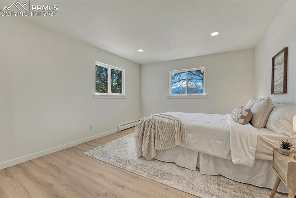 Image 28 of 50: Bedroom