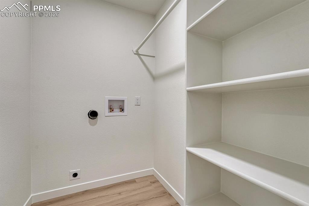 Image 31 of 50: Laundry