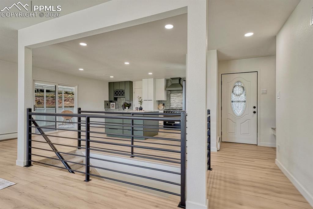 Image 32 of 50: Entry