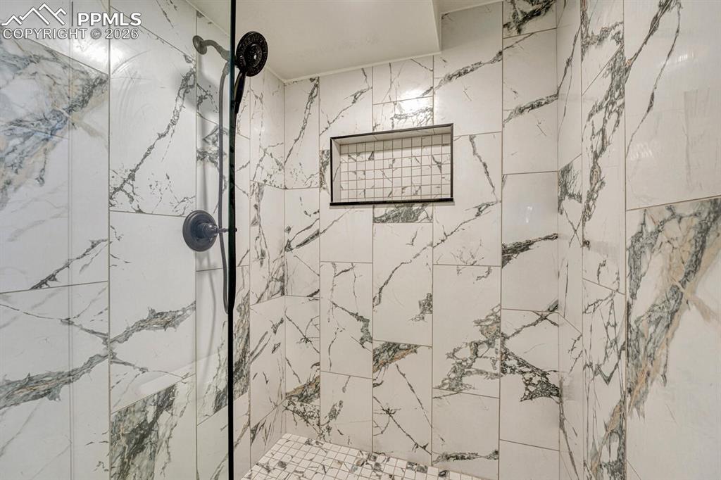 Image 37 of 50: Bathroom