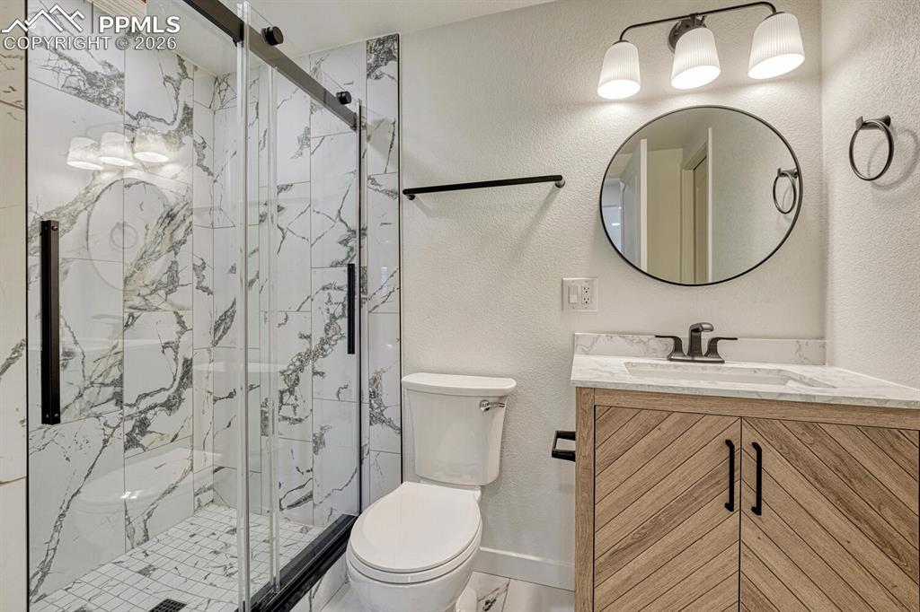 Image 39 of 50: Bathroom