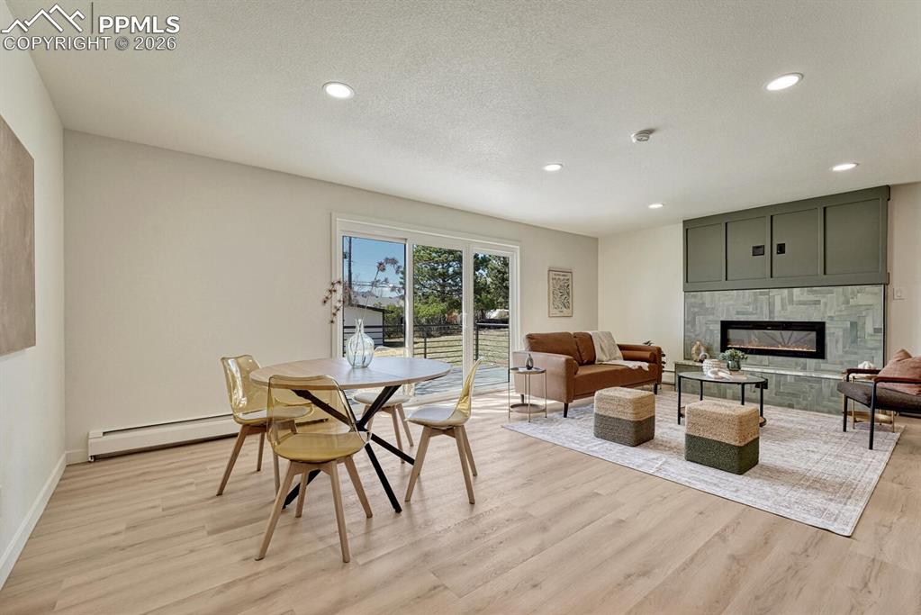 Image 4 of 50: Dining Area