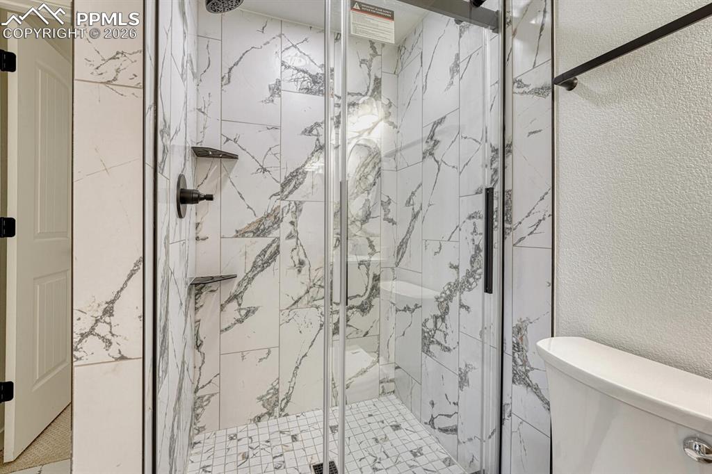 Image 40 of 50: Bathroom