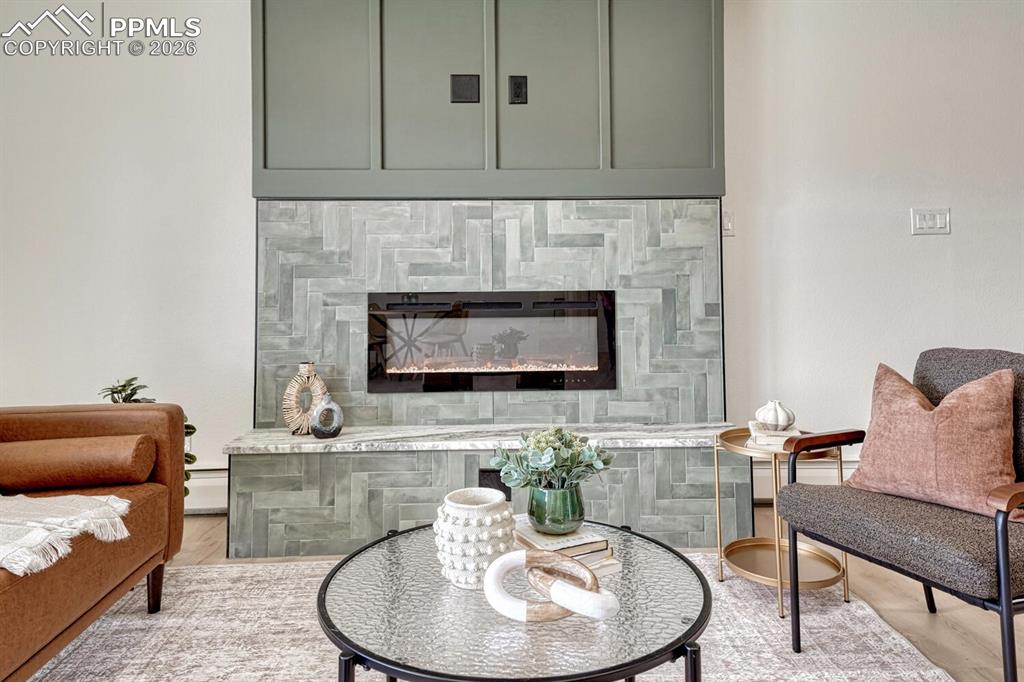 Image 9 of 50: Sitting Room