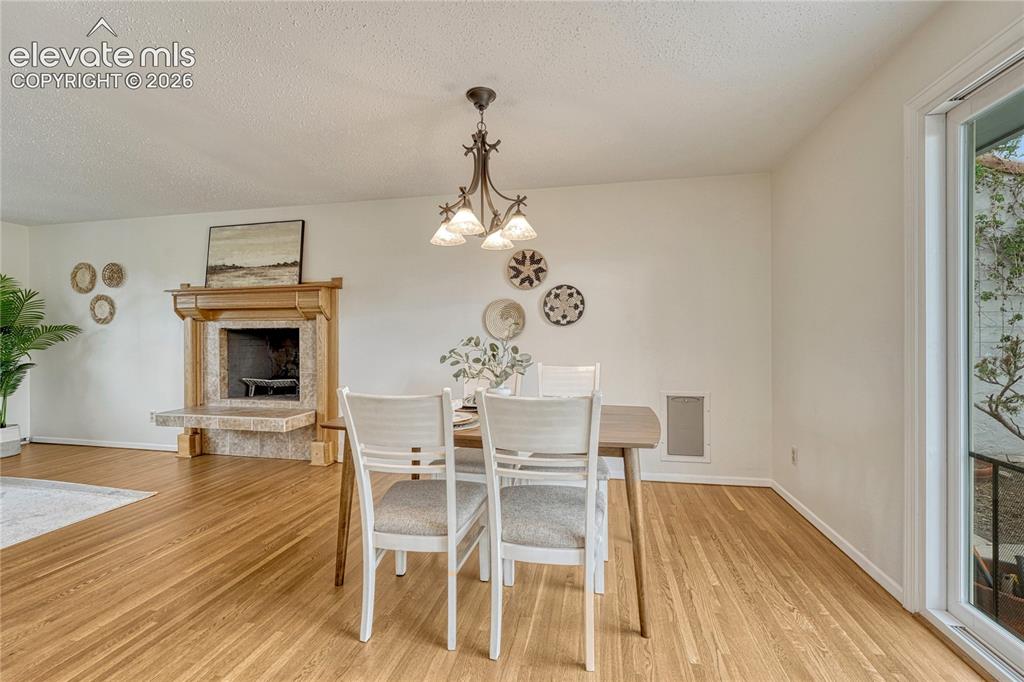 Image 12 of 37: Dining Area