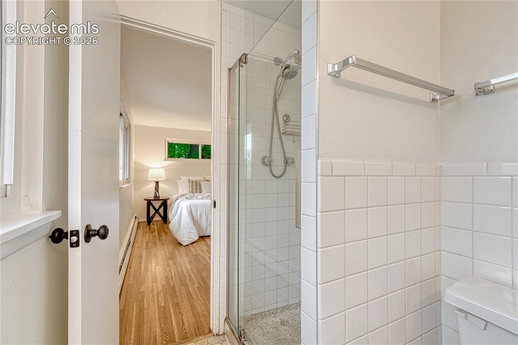 Image 19 of 37: Bathroom