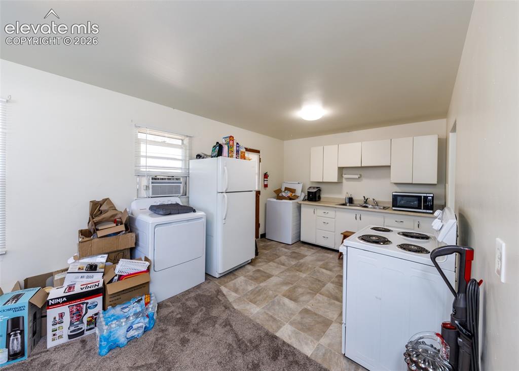 Image 10 of 39: Upstairs Unit