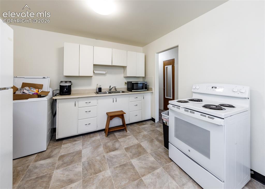Image 8 of 39: Upstairs Unit