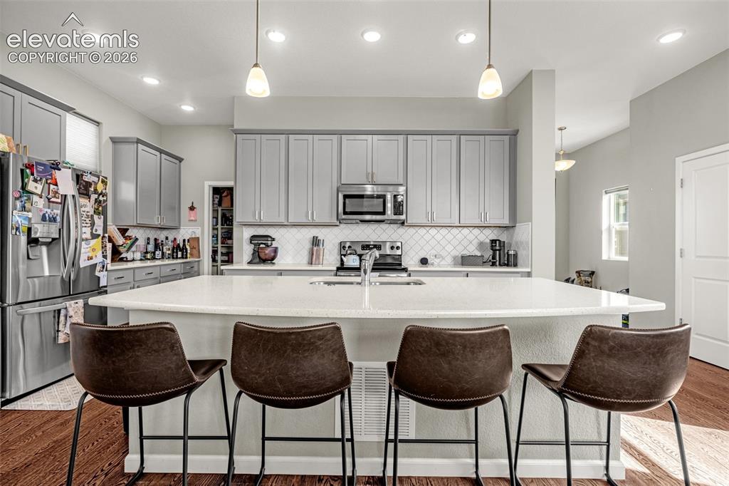 Image 6 of 50: Kitchen