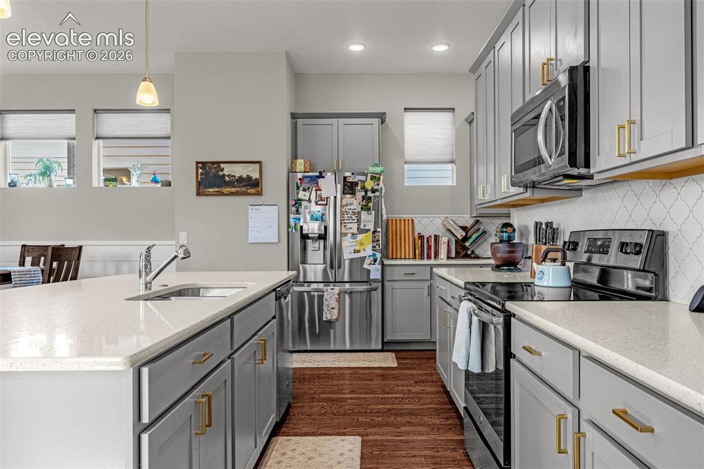 Image 8 of 50: Kitchen